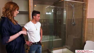 Busty vaimo syyttää miestään imevien ja helvetin putkimies