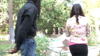 Холимог өсвөр хайртай авч том хар тахиа бүх нүх