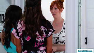 ���ੁਤੇਲੀ ਮਾਂ ਅਤੇ stepdaughter ਜਾਣ ਦਾ ਮੁਕਾਬਲਾ ਕਰਨ ਲਈ ਨੂੰ ਇੱਕ ਝਗੜਾਲੂ ਅਤੇ ਇੱਕ ਲਾਲ ਸਿਰ ਵੱਡੀ ਛਾਤੀ ਵਾਲੀ ਮਾਫ਼ੀ ਲਈ ਪੁੱਛਦਾ ਹੈ ਦੀ ਪੇਸ਼ਕਸ਼ em ਇੱਕ 3some.ਉਸ ਨੇ facesits ਨੂੰ ਕਾਲੇ ਬਾਲਾਂ ਵਾਲੀ ਗੋਰੀ ਦੇ ਤੌਰ ਤੇ months ago ਚੱਟਦੇ