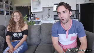 ���စ်ဆယ်ကျော်သက် Slut Moka Mora ကြာအပေါ်နှစ်ဦး Cocks တချိန်တည်းမှာပင်