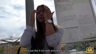 HUNT4K. Njeri i pasur mund të blejnë shtrënguar teen vaginë dhe stërvitja e saj gjatë gjithë ditës