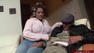 ́� 튀는 가슴과 타고 라몬에 대한 섹시한중년여성 요르단