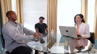 Veronica Avluv didn &amp; # 039;t sa tingin magkano ang tungkol sa isang interracial tatlong bagay