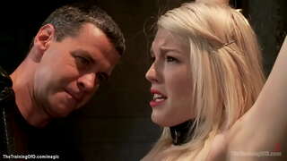 Горячую связанную блондинку-новичка Эллу Нову мучает и дисциплинирует мастер Джеймс Могул, а затем заставляет сосать и трахаться большим членом грубого gimp Оуэна Грея