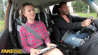 ���တုမောင်းနှင်မှုကျောင်းသင်ယူတတ်နည်းပြဆရာ Emilia Argan ကော်ဖီအမီဆောက်အဦးအပြင်မင်း