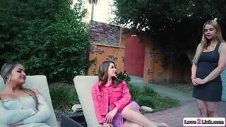 Brune demande à nouveau de gros seins belle-mère, pour revenir à son autre belle-mère, la tricherie.Ils s&#039;embrassent et elle lèche le tatoué milfs pieds et puis facesits son