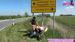 Creampie dina jalan jeung pirang cum slut