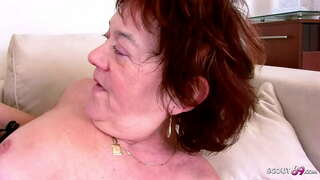 קיצונית זקן ג &#039; ינג &#039; ית בוגרת לתפוס לאונן ואני לפתות את המין על ידי בחור צעיר