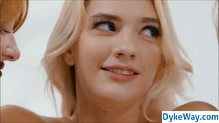 Moe wahine kihikihi me te sex