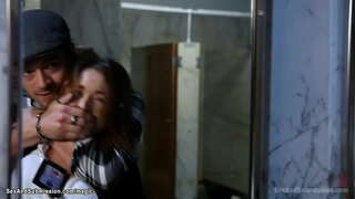 ʱ�대한 갈색 머리 가슴 먹 에이전트 크리시스 린에 의해 캡처하고 범죄 젠더 Corvus 과 밧줄에 속박 얻을 음부와 엉덩이를 엿에 의해 그 수탉