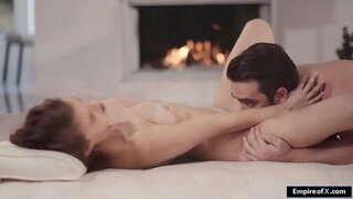 Usa ka buhok nga empleyado pussy mitilap sa tumoy sa dayon giiyot pinaagi sa iyang manager