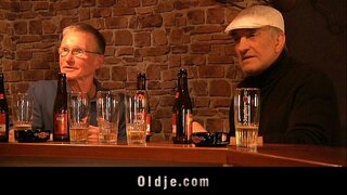 Сосед оло ағзаһы, ике сая блондинка