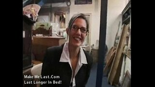 ���ेक्सी brunette गृहिणी हुन्छ shagged मा उनको काम ठाँउ