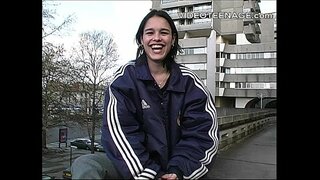 Bruneta sexy teen turnare