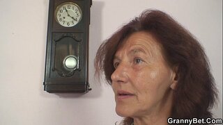 ���िलाई दादी