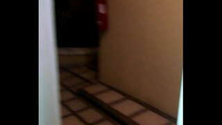 ���ოლი Cojiendo სასტუმრო კარი ღია მდიდარი moans