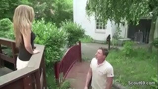 Mali vitki teen jebanje s homeowner za dugove