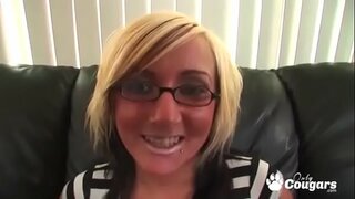 Кэнди Джонс Дазваляе Чорнага Мужчыну Скончыць Ў Яе Шапіках