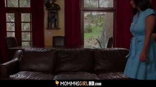 MILF පියවර අම්මා &amp;amp; කුඩා දැරියගේ මව බෙදා Orgasms