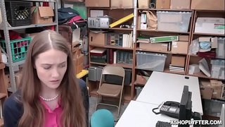 ˪�두 shoplyfting 대와 할머니이 강타해 각질 LP 장교 Erica Lauren