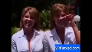 Милфа Близнецы Алат Катуу Трах жана Кончает