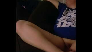 Сопруг евиденција жена играње, додека нејзиниот е во собата