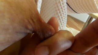 Kinky ຫົວສີ້ບິດແລະດຶງແລະຂ້ອນຂ້າງຍາວເຊັ່ນ:ປູກຢາຫົວນົມ Hentai