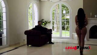 Kurwes Latyns bediende Kesha Ortega kan baas bang haar groot tits en nat pienk GP848