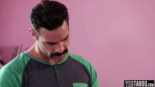 Ehlotyeni Mini efumana fucked ngomoya wakhe stepdad