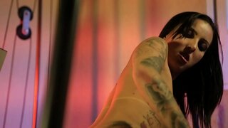 Catra убеждает personal trainer жасоого машыгууларды бир аз теплее