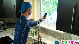 Latina stepsister ကောင်းတစ်ခုကြက်ငိုက်ငါရှေ့ဆက်သူမ၏လုပ်နေတာက