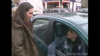 Як қабати сучка трахается бо ду бачаҳо, ки отвезли он автостопом