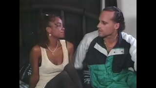 Экзотическая сучка ак-кара чулках алат бекем ак мүчөсү ош позе ит жана күчүктөр